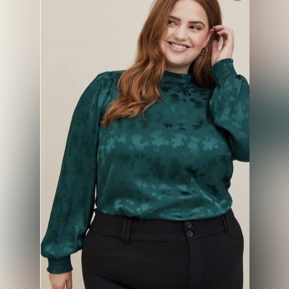 Torrid Minnie and Mickey Emerald Green Puff Sleeve Blouse size 1